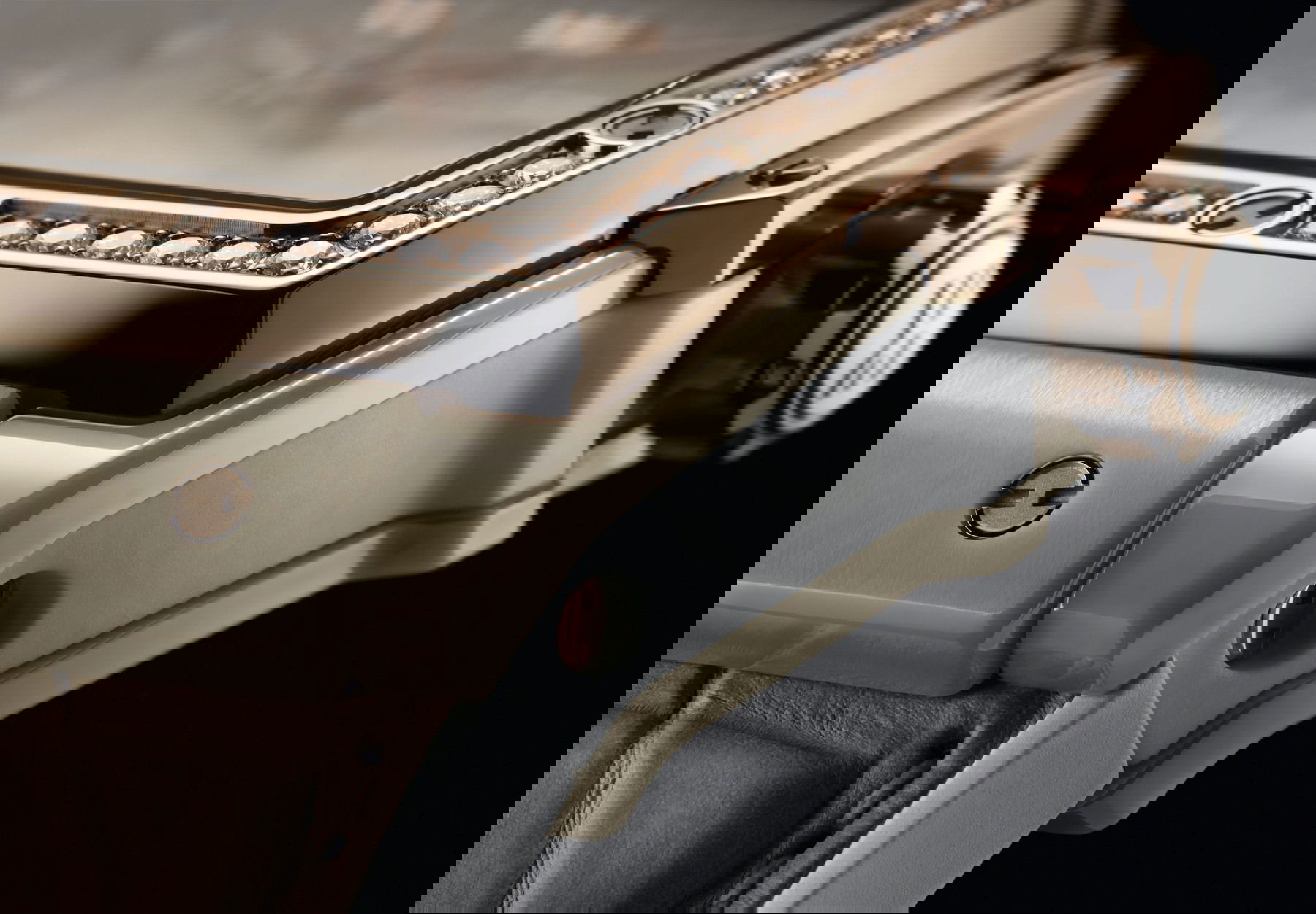 Spirit of Big Bang Beige Ceramic King Gold Diamonds - Image 3